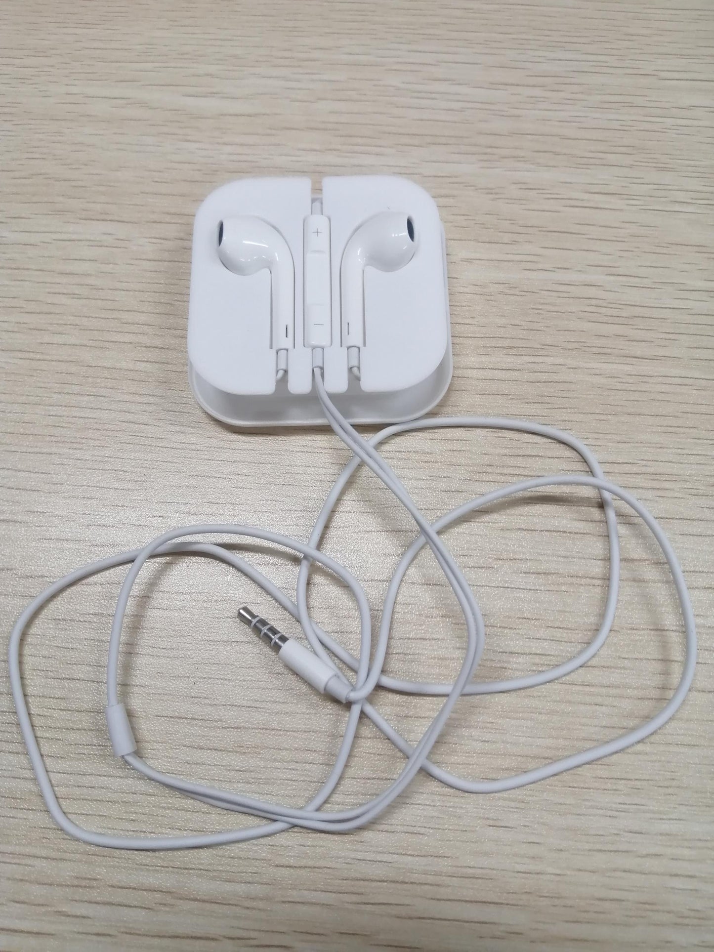 KIPYRI connector wired earphone earbud earphone earphone, noise isolation, with microphone and volume control, compatible with Apple